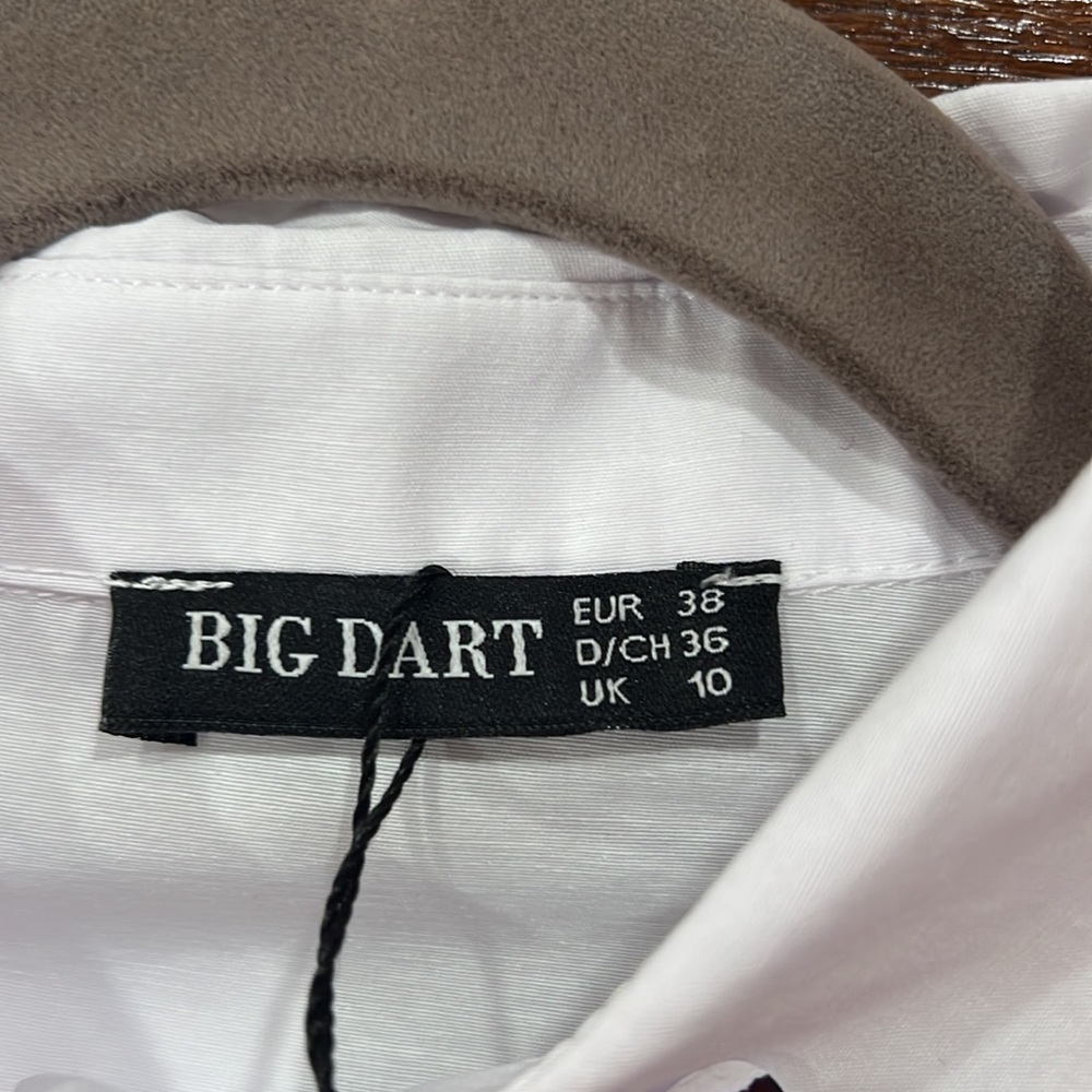 Big dart White Shirt, we have size 8, 10,12,14 - Picture 6 of 7